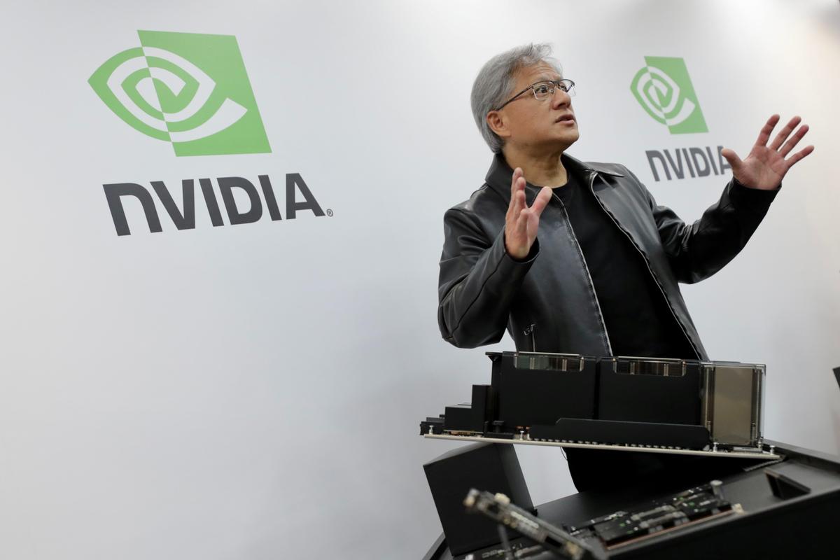 Соучредитель, президент и генеральный директор Nvidia Corporation Дженсен Хуанг выступает на выставке Computex Taipei 2023, Тайбэй, Тайвань, 30 мая 2023 года. Фото: EPA-EFE / RITCHIE B. TONGO