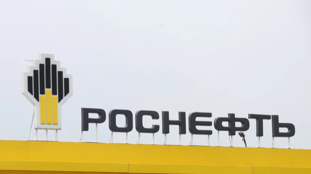 «Коммерсант»: в 2025 году трубопроводные поставки нефти на НПЗ достигли минимума за 15 лет