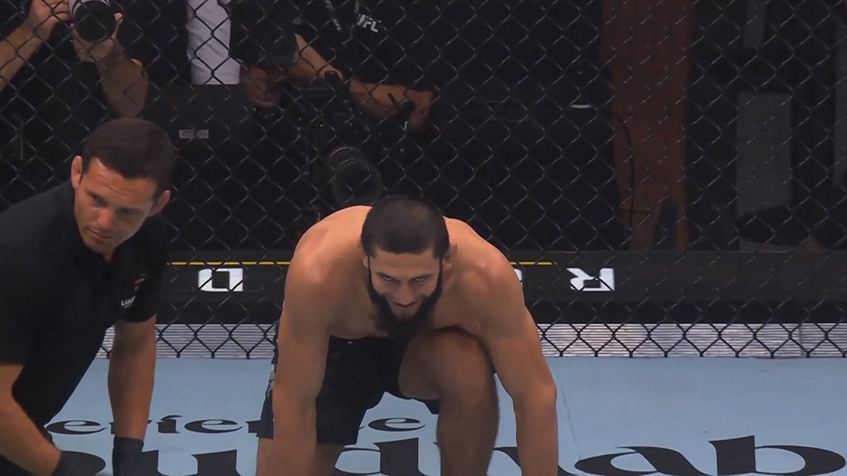 Хамзат Чимаев перед боем. Скриншот трансляции UFC