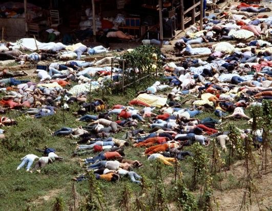 Последствия массового самоубийства в коммуне Джонстаун в Гайане. Фото:  Wikimedia Commons