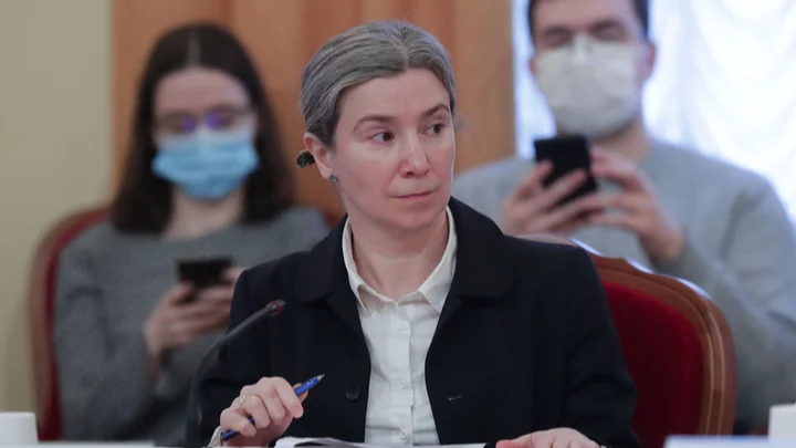 Можно ли подписаться на кого-то из списка «экстремистов и террористов»? Например, на Екатерину Шульман? 