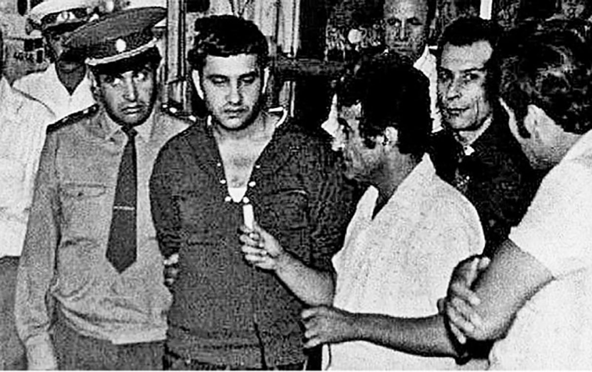 В центре — задержанный Николай Калачян. Фото: collab.am