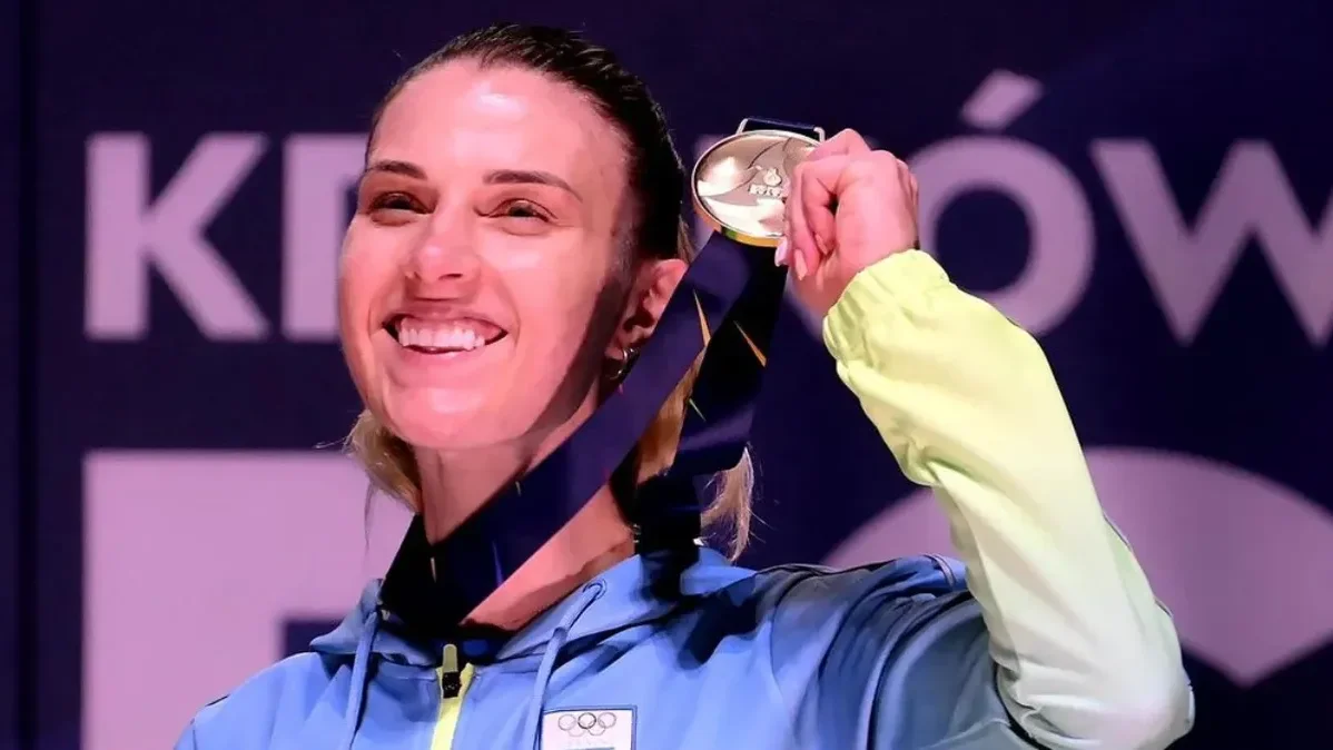 IOC issues automatic Olympics qualification for Ukrainian fencer after she was disqualified for not shaking hands with Russian opponent