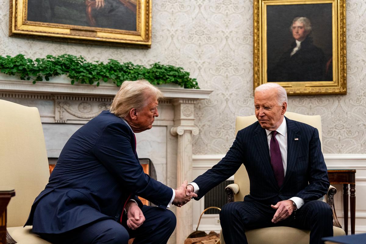 President-elect Donald Trump and US President Joe Biden attend a meeting in the Oval Office of the White House in Washington, 13 November 2024. Photo: EPA-EFE/AL DRAGO / POOL