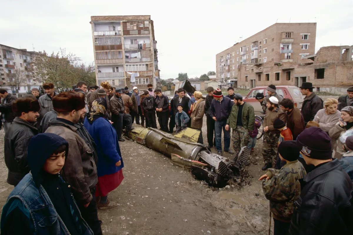 Missile sent by the Russian army to the suburbs of Grozny. Photo: Antoine GYORI / Sygma / Getty Images
