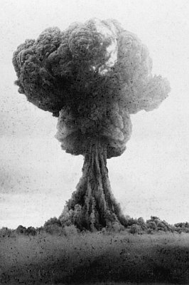 Ядерный гриб наземного взрыва РДС-1, 29 августа 1949 года. Фото:  Wikimedia Commons