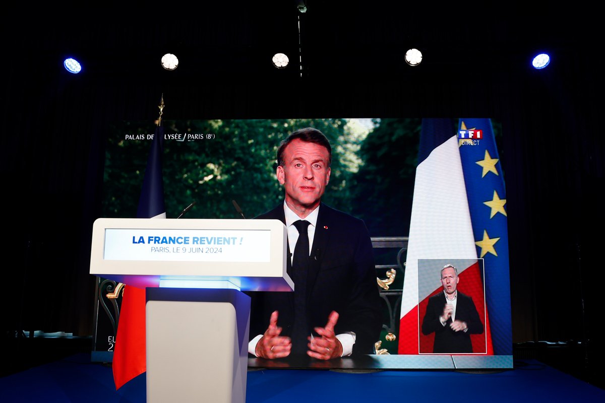 Президент Франции Эмманюэль Макрон во время телеобращения к нации на конференции партии «Национальное объединение» в Париже, Франция, 9 июня 2024 года. Фото: Andre Pain / EPA-EFE