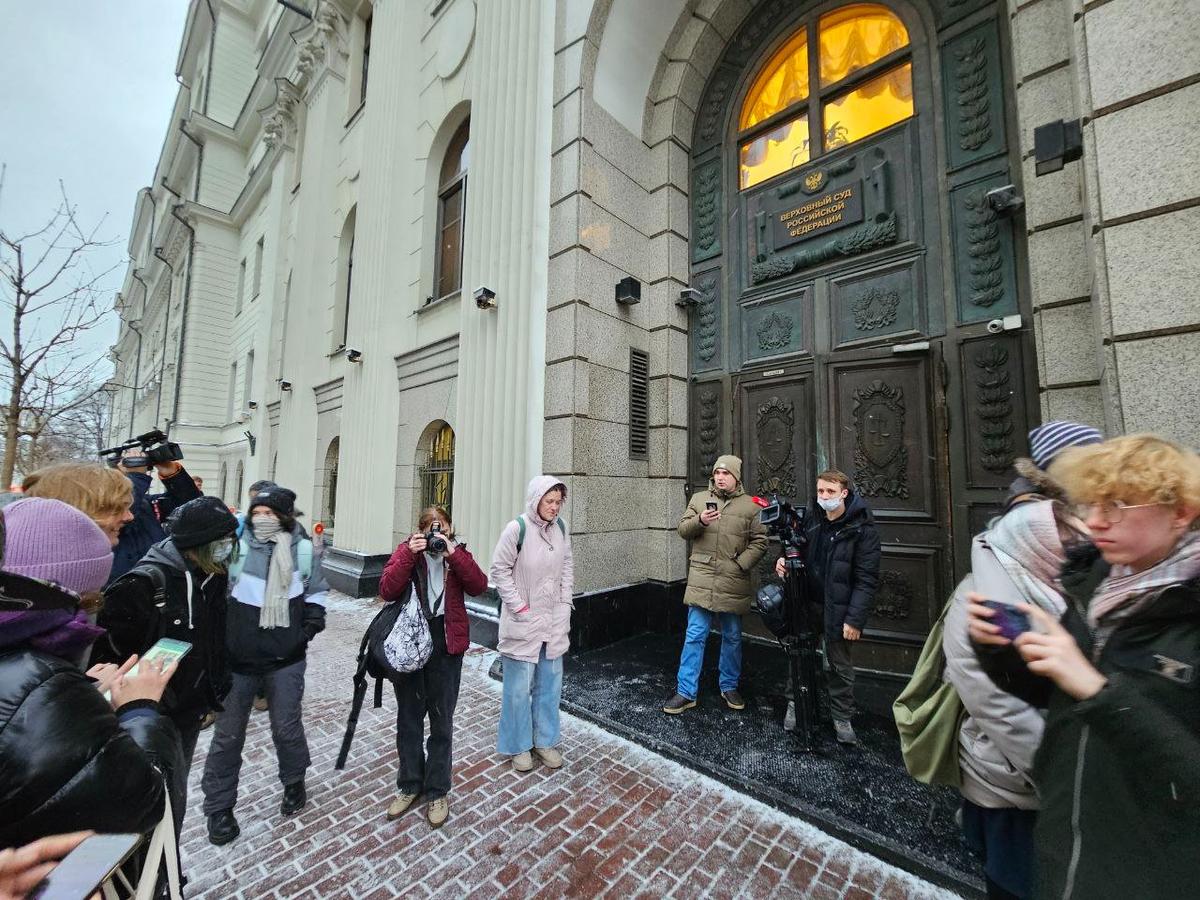 Обстановка у здания суда после вынесения решения. Фото: «Новая газета Европа»