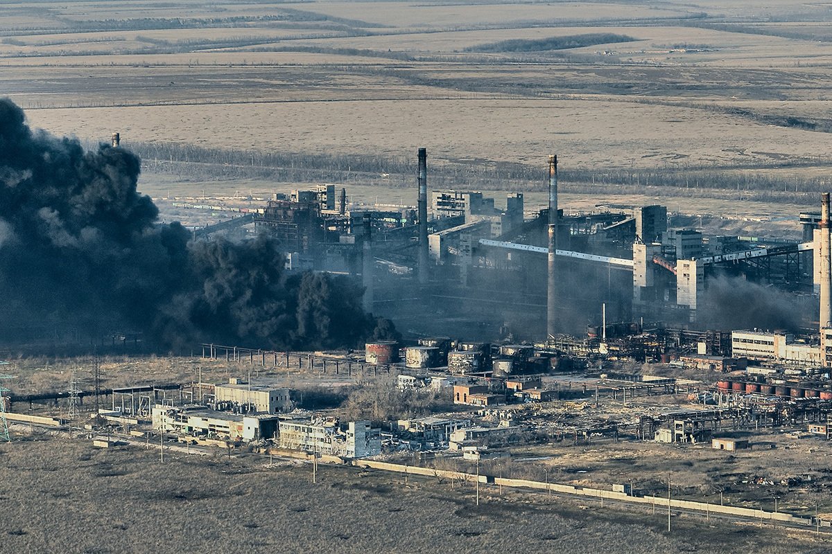 A view of the Avdiivka Coke and Chemical Plant, the largest coke producer in Ukraine before the war, February 2024. Photo: Kostiantyn Liberov / Libkos / Getty Images