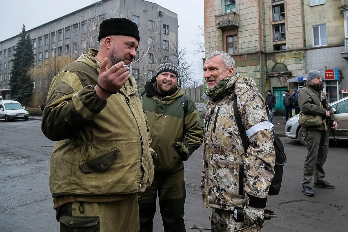 Alexey Zhuravlyov (on the right) with Mayor of the city Debaltseve, Alexander Afendikov (on the right), in the “DPR”, 1 March 2015. Photo:  Facebook