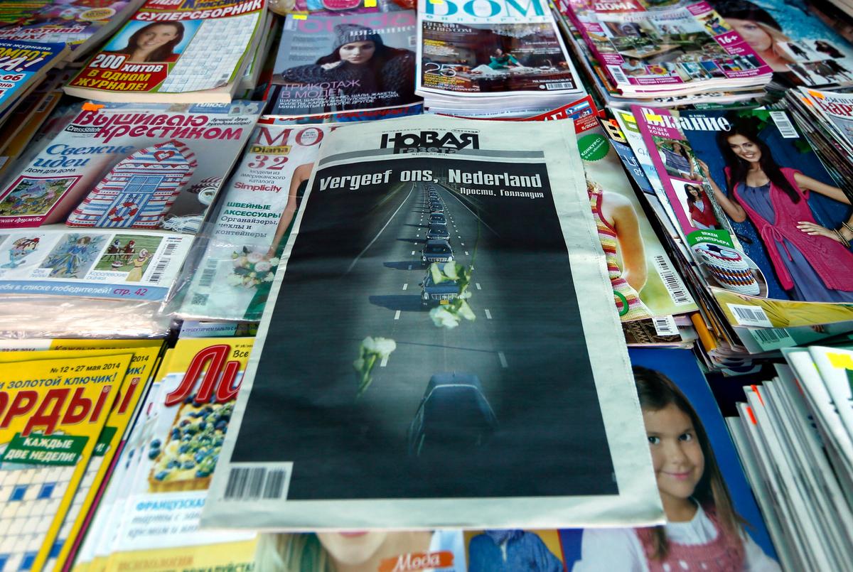 A picture of hearses carrying the remains of MH17 victims and accompanied by the words “Forgive us, Holland“ in Dutch and Russian on the front page of Novaya Gazeta, 25 July 2014. Photo: EPA / YURI KOCHETKOV