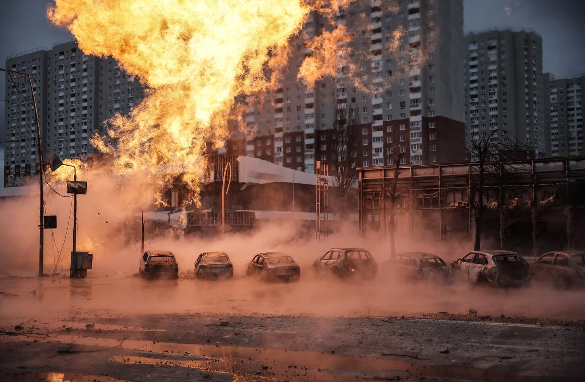 The aftermath of a Russian missile strike on Kyiv, 2 January 2024. Photo: EPA-EFE / OLEG PETRASYUK