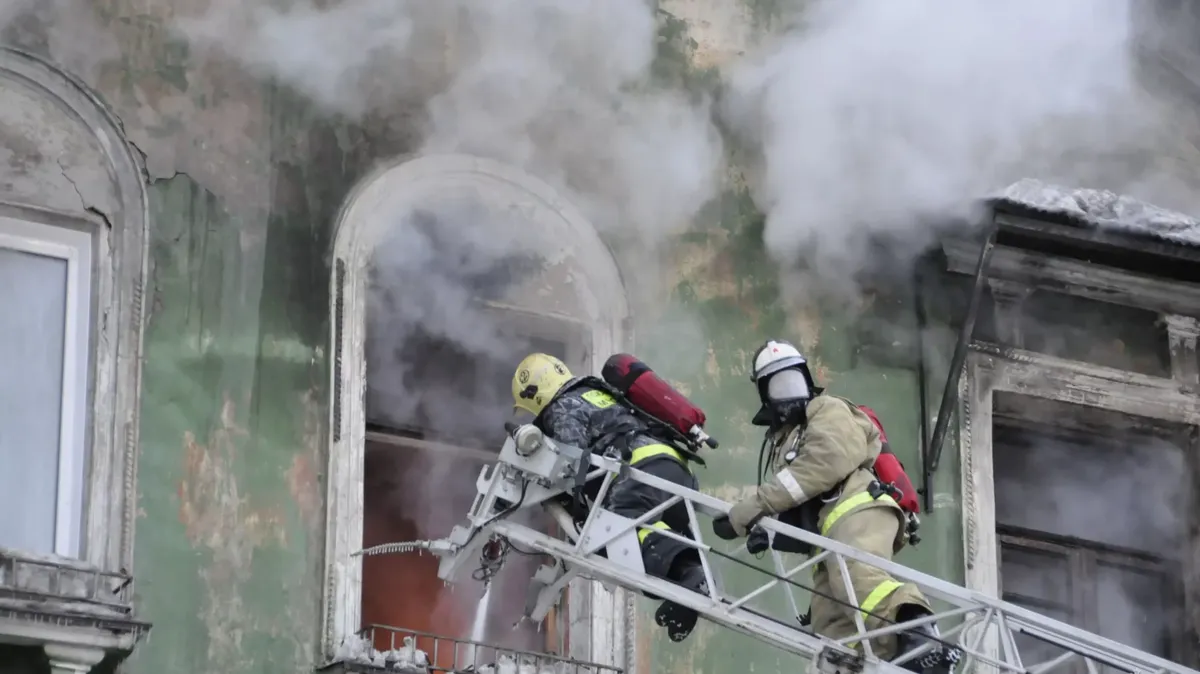«10 тонн воды в квартире, телевизоры плавают». В Челябинской области прогремел взрыв в жилом доме