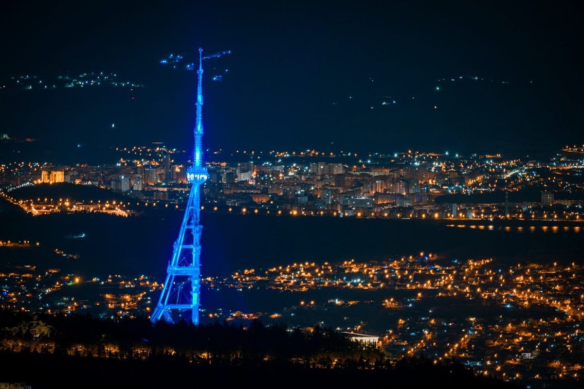 Подсветка Тбилисской телебашни цветами флага ЕС. Фото: Tbilisi City Hall / Facebook