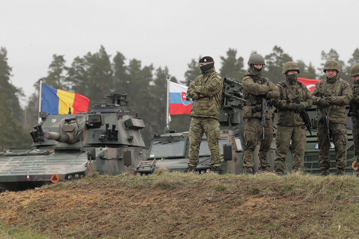 Солдаты из Хорватии и Польши участвуют в военных учениях под кодовым названием «AMBER LYNX-23», которые проводятся на полигоне в Польше, 6 апреля 2023 года Фото: Tomasz Waszczuk / EPA-EFE