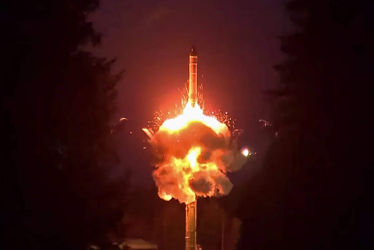 Пуск межконтинентальной баллистической ракеты «Ярс» с космодрома Плесецк, 25 октября 2023 года. Кадр из видео Минобороны России. Источник: AFP / Scanpix / LETA