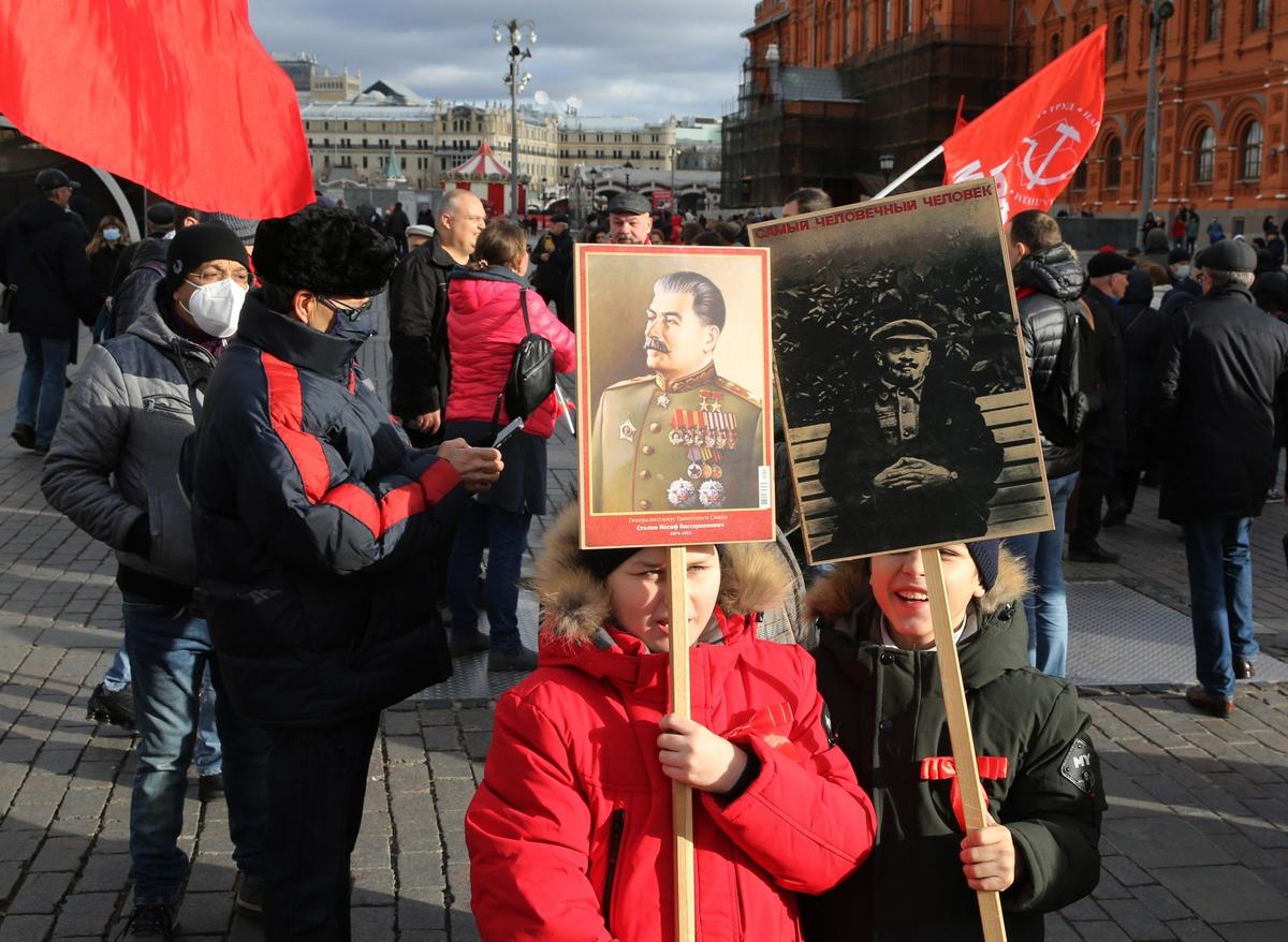 Акция в честь годовщины 7 ноября на Манежной площади в Москве, 2021 год. Фото: Mikhail Svetlov / Getty Images