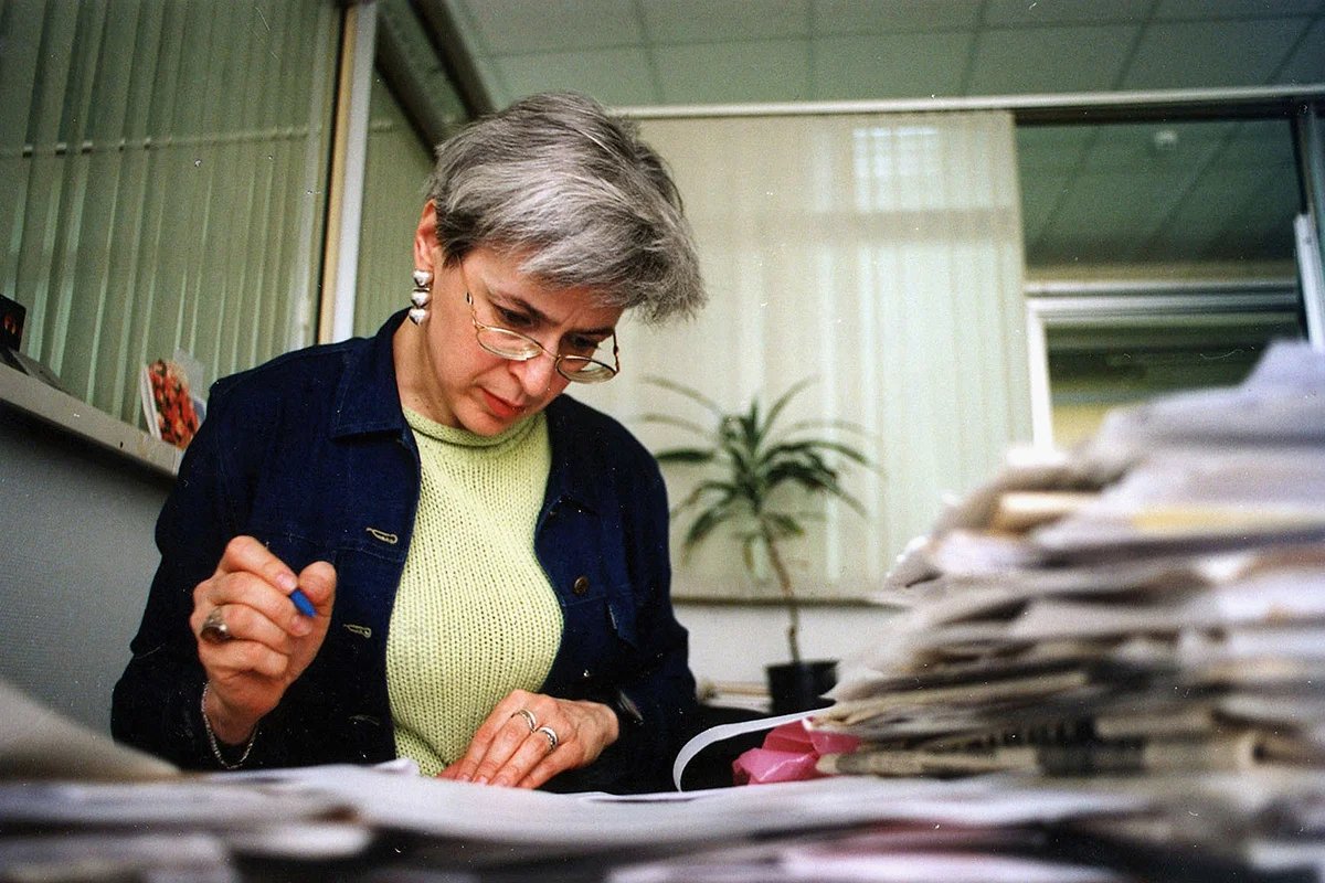 Anna Politkovskaya at work, 18 March 2004. Photo: Contributor / Epsilon / Getty Images