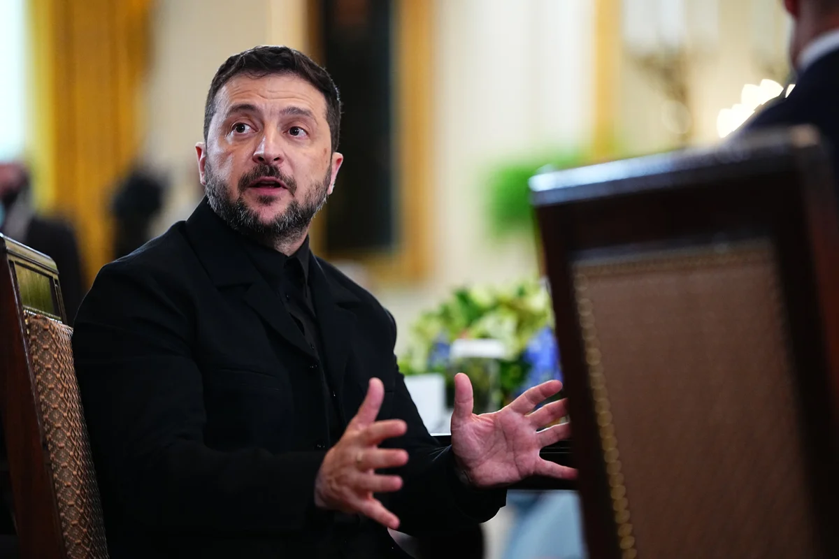 Владимир Зеленский во время многосторонней встречи с европейскими лидерами в Восточной зале Белого дома, Вашингтон, округ Колумбия, США, 18 августа 2025 года. Фото: Aaron Schwartz / EPA