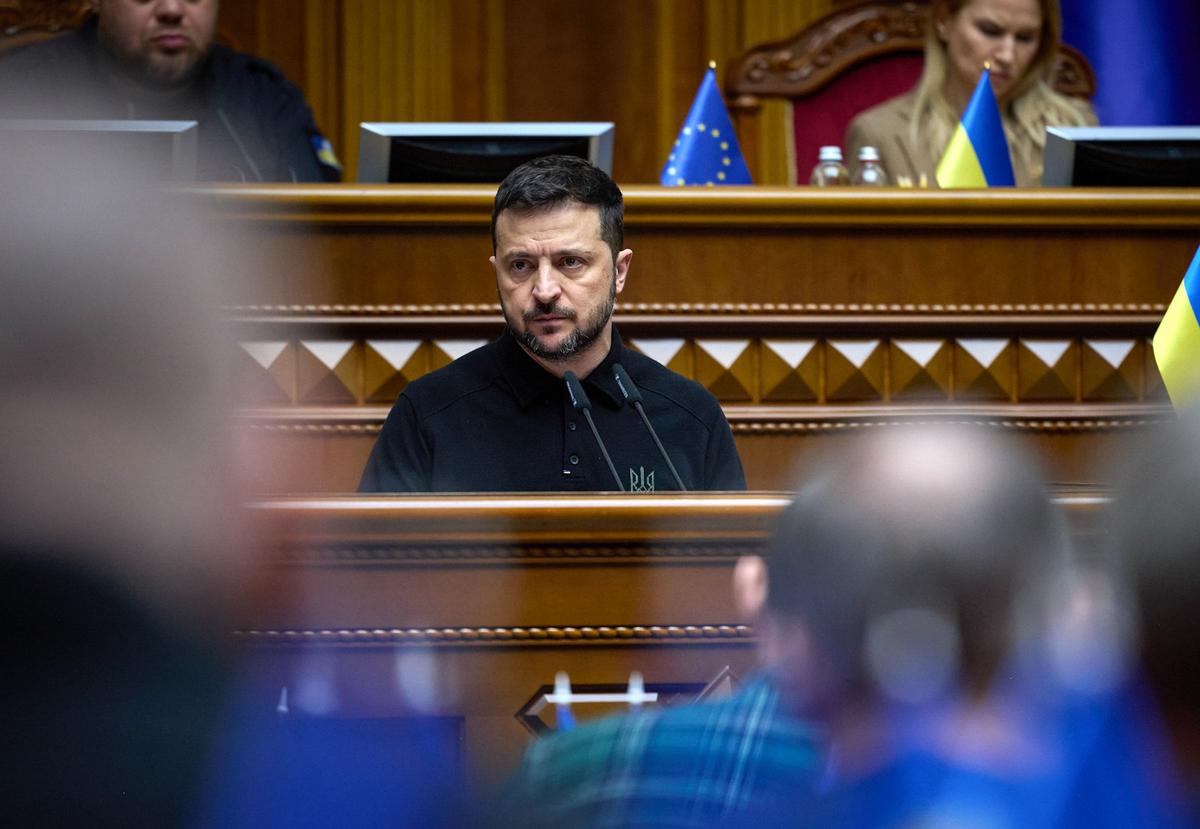 Ukrainian President Volodymyr Zelensky presents his plan for victory over Russia to lawmakers in the Ukrainian parliament in Kyiv, 16 October 2024. Photo: EPA-EFE/ Ukrainian Presidential Press Service