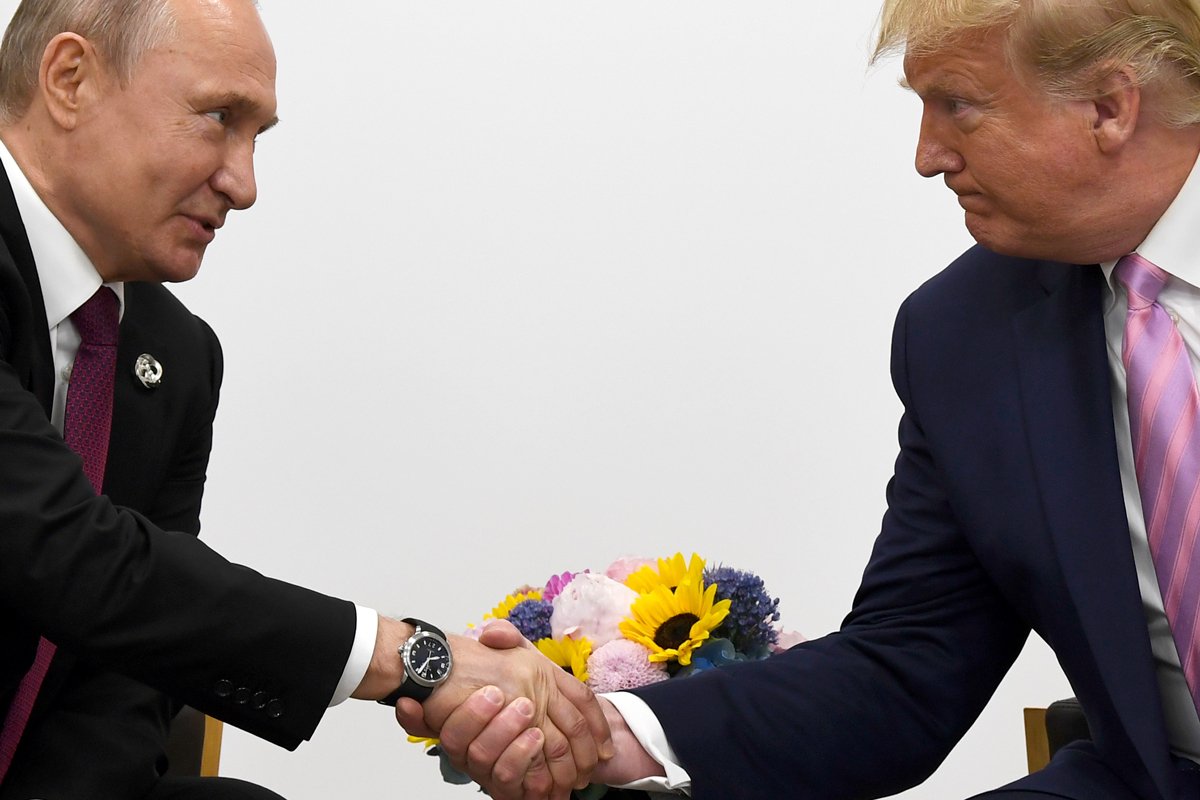 Дональд Трамп на встрече с Владимиром Путиным на саммите G-20 в Японии, 28 июня 2019 года. Фото: Susan Walsh / AP Photo / Scanpix / LETA