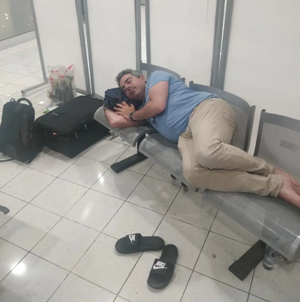 Петр Никитин в аэропорту Николы Теслы в Белграде. Фото:  Telegram