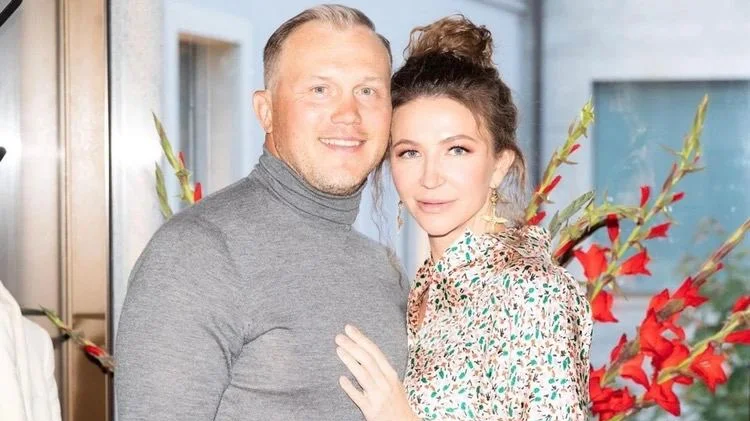 Мужа блогерки Елены Блиновской объявили в розыск. Ранее он ушел на войну в Украину