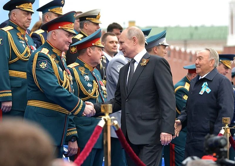 Andrey Kartapolov and Vladimir Putin. Photo: Kremlin website