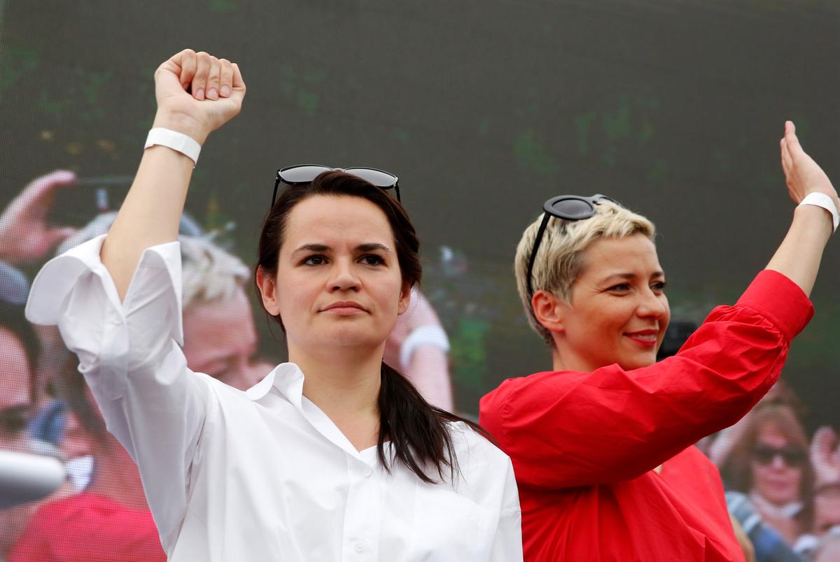 Svetlana Tikhanovskaya at a rally in Minsk after she agreed to replace her husband Siarhei Tsikhanouski as the opposition candidate in the presidential election following his arrest, 19 July 2020. Photo: EPA-EFE / TATYANA ZENKOVICH