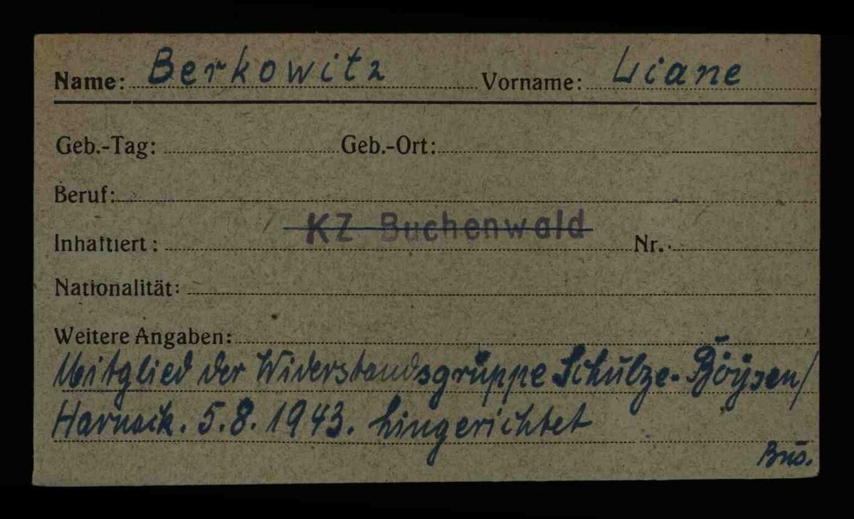 Регистрационная карточка Лиане Берковиц, заполненная в 1950 году. От руки написано: «Член группы сопротивления Шульце-Бойзена/Харнака. Казнена 5.8.1943». Фото: Arolsen Archiv