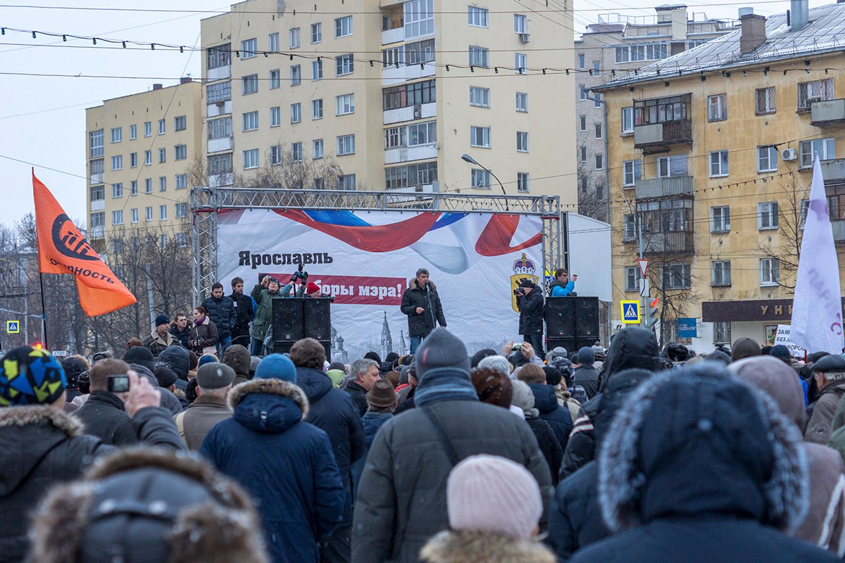Борис Немцов выступает на митинге в Ярославле, Россия, 7 декабря 2014 года. Фото: Эльхан Мамедов / Alamy Live News / Vida Press