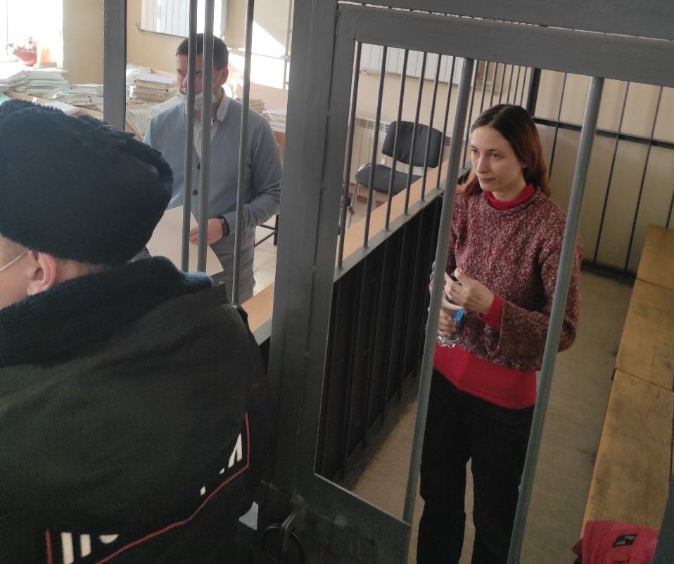 Художница Саша Скочиленко в зале суда. Фото: соцсети
