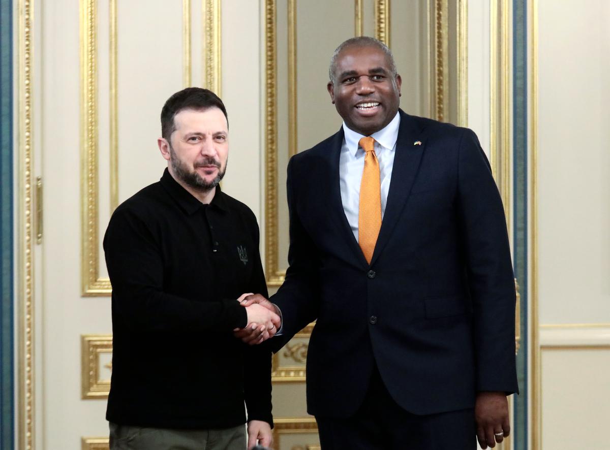 Ukrainian President Volodymyr Zelensky and British Foreign Secretary David Lammy meet in Kyiv, 5 February 2025. Photo: EPA-EFE/VOLODYMYR TARASOV