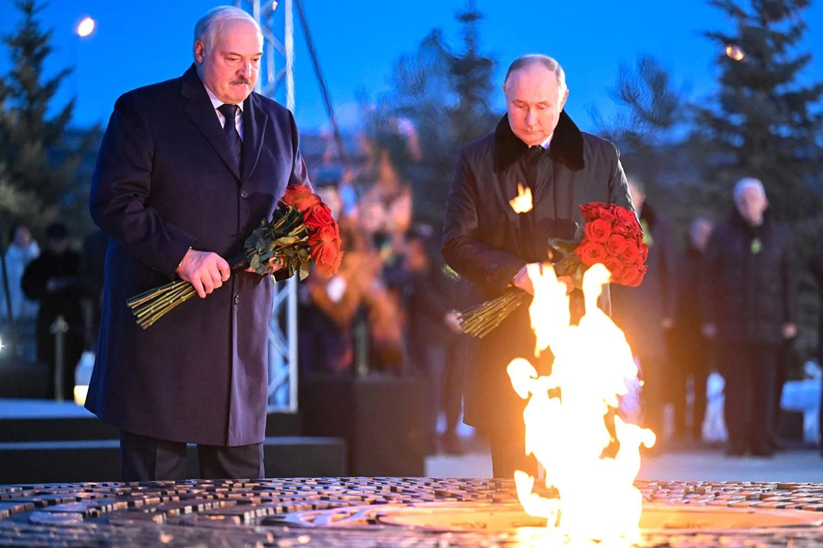Putin and Lukashenko at the memorial unveiling. Photo: Dmitry Azarov / Kommersant / Kremlin