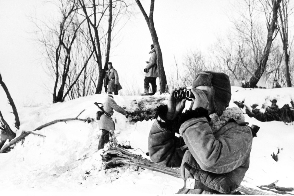 Советские пограничники на острове Даманский, 1969 год. Фото: Sovfoto / Universal Images Group / Getty Images