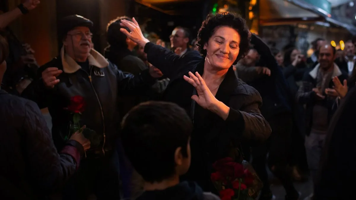 Кадр из фильма «Пересечение», реж. Леван Акин, 2024 год. Фото: <a target="_blank" data-stringify-link="http://filmkunstkinos.de" data-sk="tooltip_parent" href="http://filmkunstkinos.de/" rel="noopener noreferrer">filmkunstkinos.de</a>