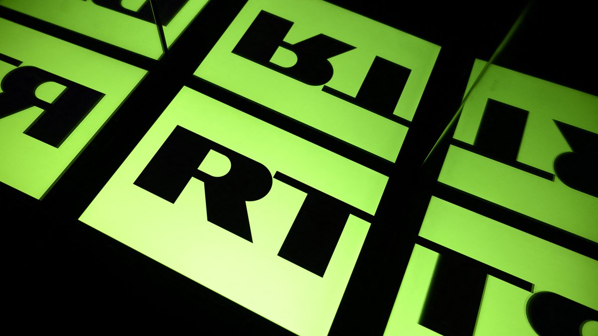 The logo of Russian propaganda outlet RT. Photo: Lionel Bonaventure / AFP / Scanpix / LETA