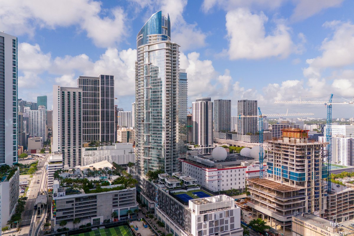 Вид на Paramount Miami Worldcenter. Фото: Felix Mizioznikov / Alamy / Vida Press