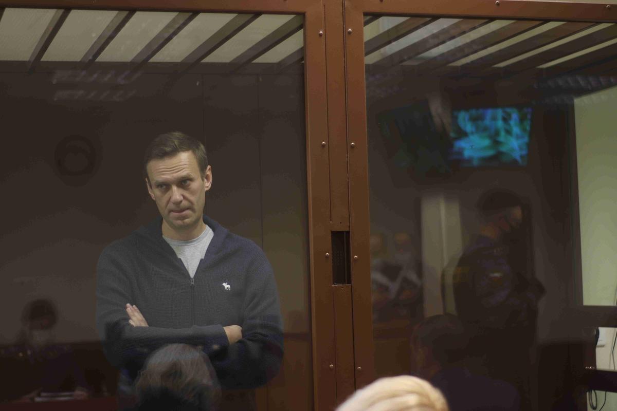 Алексей Навальный во время судебного заседания по делу о клевете на ветерана Игната Артеменко, 12 февраля 2021 года. Фото: Moscow Court Press Service / Anadolu Agency / Getty Images