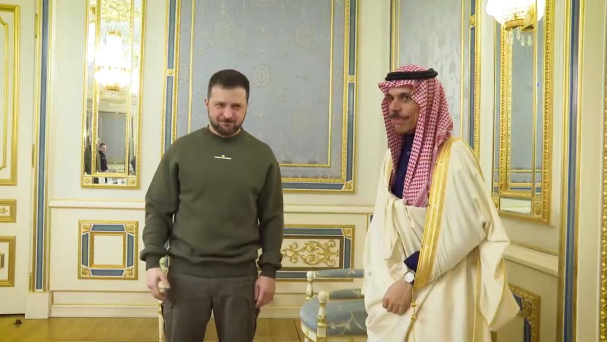 Глава МИДа Саудовской Аравии встретился в Киеве с Зеленским и объявил, что королевство выделит Украине $410 млн гуманитарной помощи