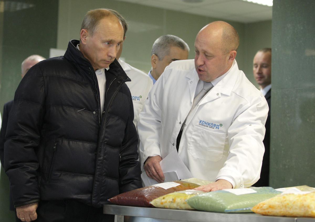 Путин на фабрике у Пригожина. Фото: Правительство РФ