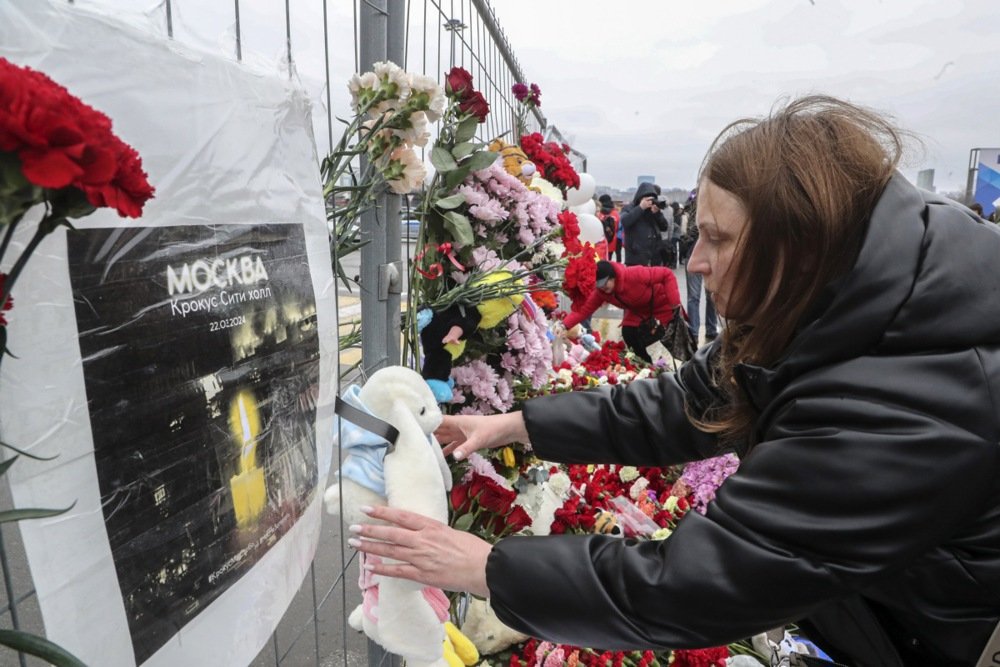 People bringing flowers and toys to a makeshift memorial near the concert venue on Saturday afternoon. Photo: EPA-EFE/MAXIM SHIPENKOV