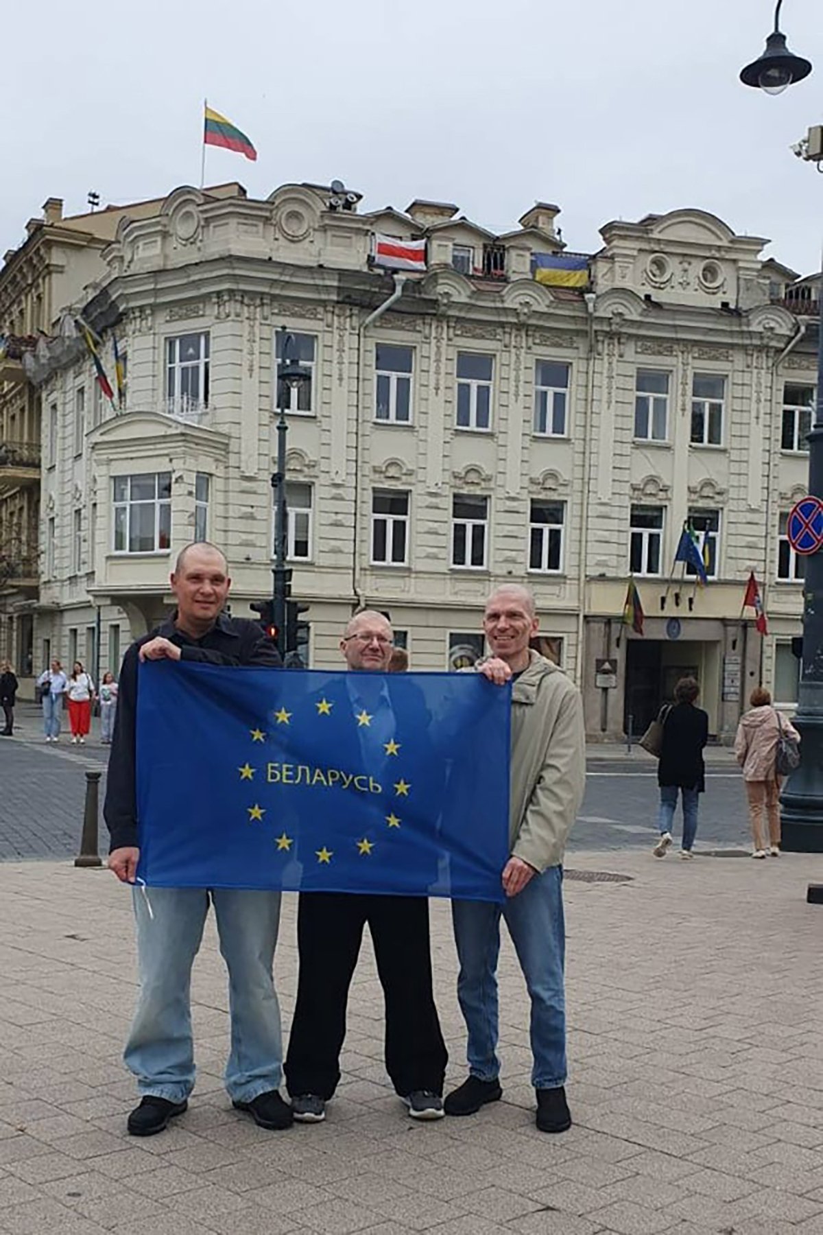 Бывшие белорусские политзаключенные Андрей Войнич, Максим Винярский, Евгений Афнагель. Фото:  charter97.org