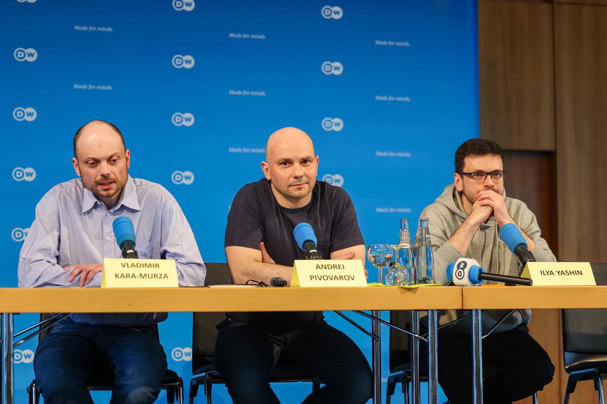 Vladimir Kara-Murza, Andrey Pivovarov and Ilya Yashin give a press conference in Bonn, Germany, 2 August 2024. Photo: EPA-EFE / CHRISTOPHER NEUNDORF