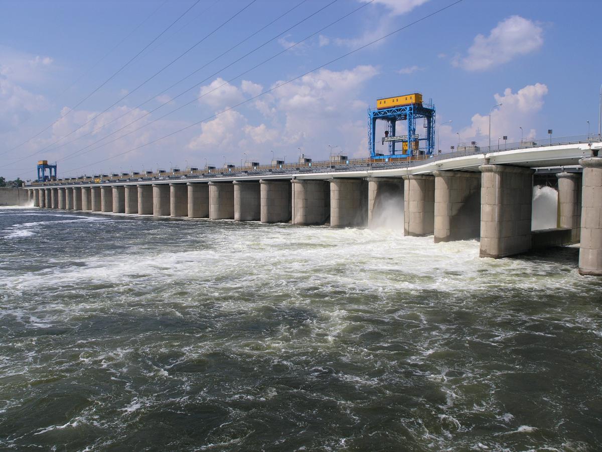 Водосливная плотина Каховской ГЭС. Фото: Wikipedia