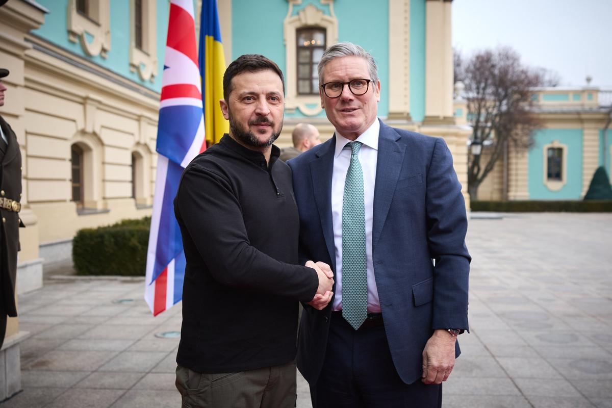 Ukrainian President Volodymyr Zelensky and UK PM Sir Keir Starmer meet in Kyiv. Photo: X