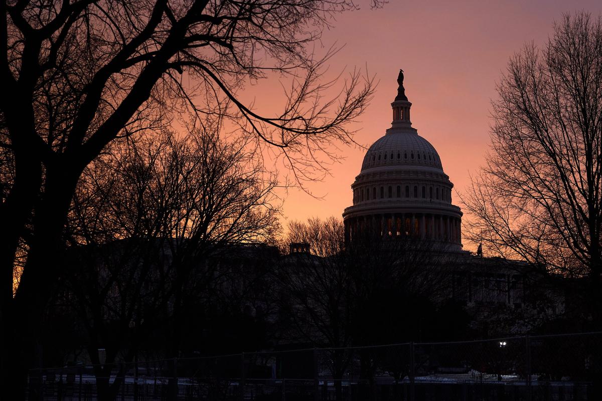 The sun rises behind the US Capitol building in Washington, DC. Photo: EPA-EFE / ALLISON DINNER