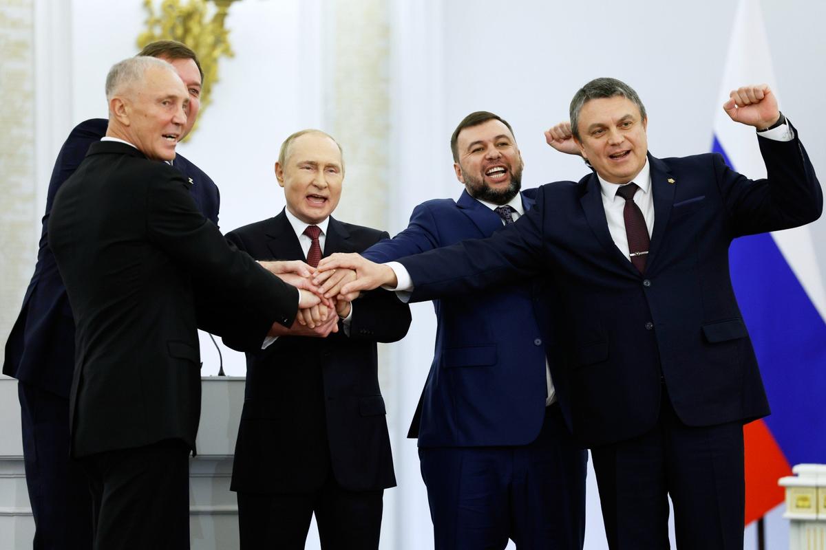 Владимир Сальдо, Леонид Пасечник, Владимир Путин, Денис Пушилин и Евгений Балицкий в Кремле. Фото: ЕРА