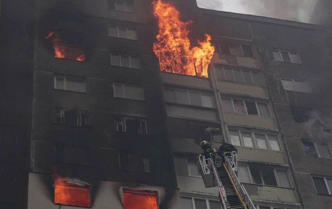 The aftermath of the attack on Kyiv. Photo: Ukrainian emergency services