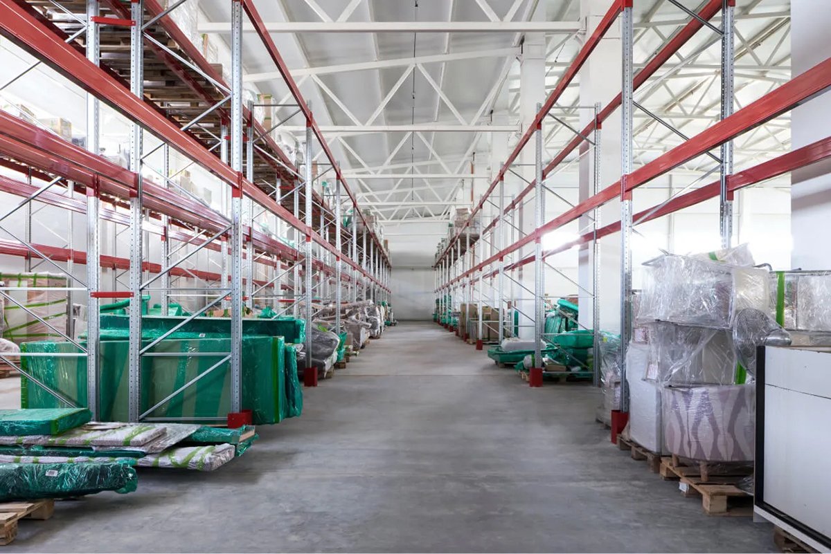 Складской ангар внутри до пожара. Фото: cherdak.io